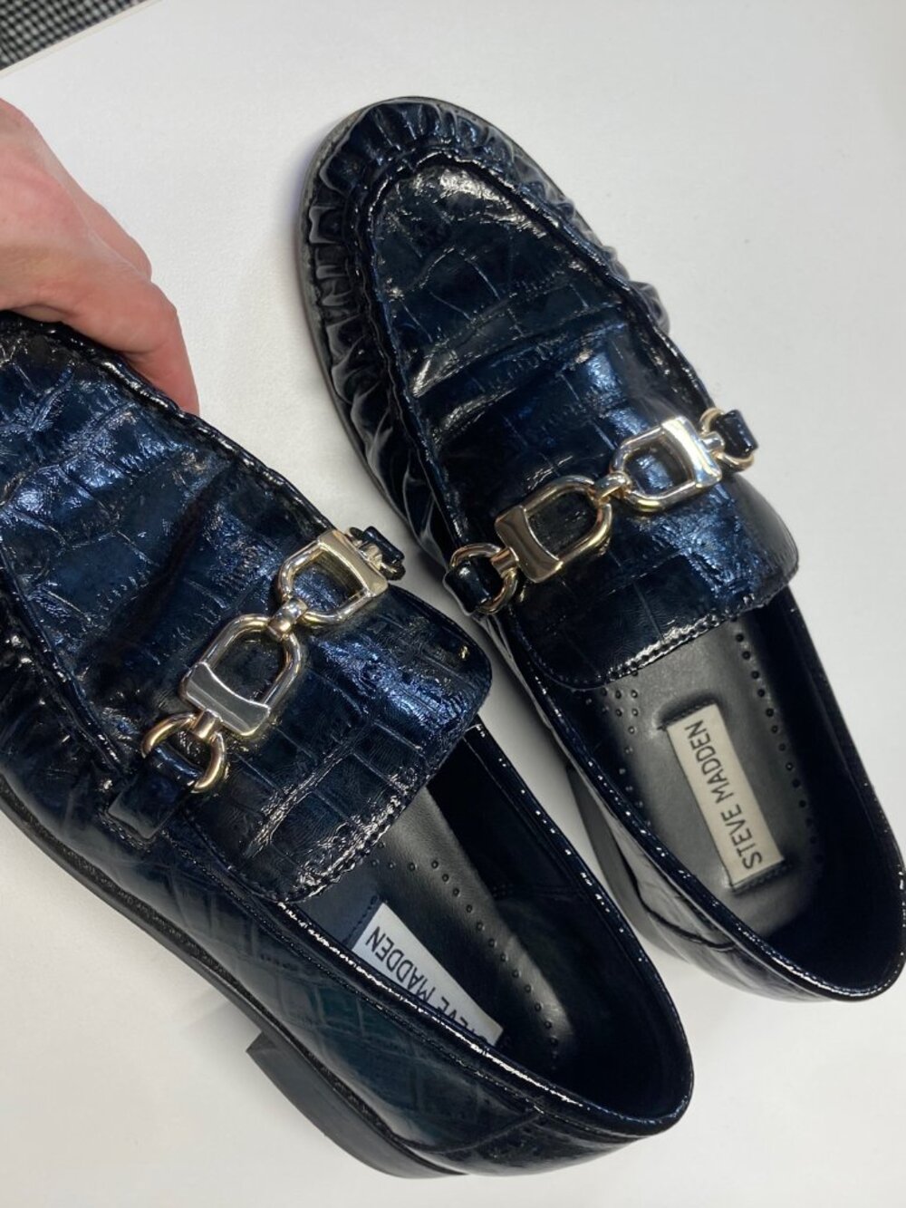 Like New Steve Madden 8.5 black croc gold chain penny loafers designer loafer